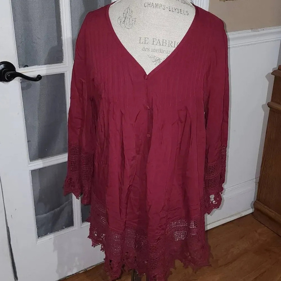 NWT Solitaire Womens Burgundy Crochet Trim V Neck Blouse Top‎ 1X - Picture 1 of 6